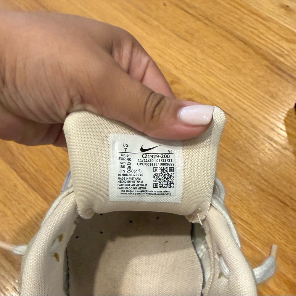 Nike‎ Beige Polka Dot Sneakers - Picture 4 of 4